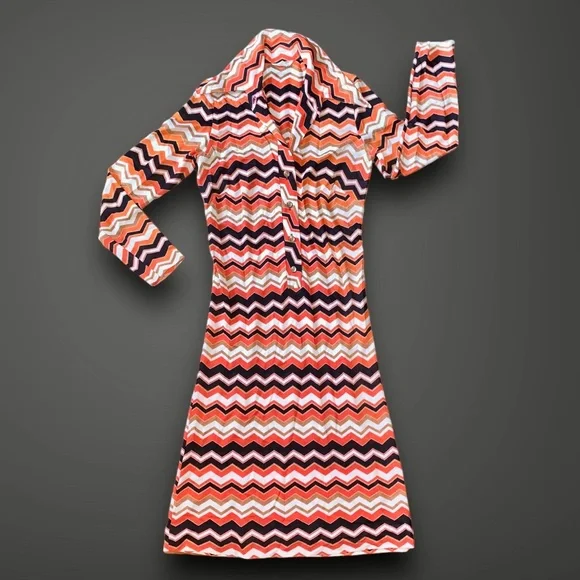 v i n t a g e :: Authentic Mod Zig Zag Chevron Dagger Buttoned Dress - Picture 7 of 14